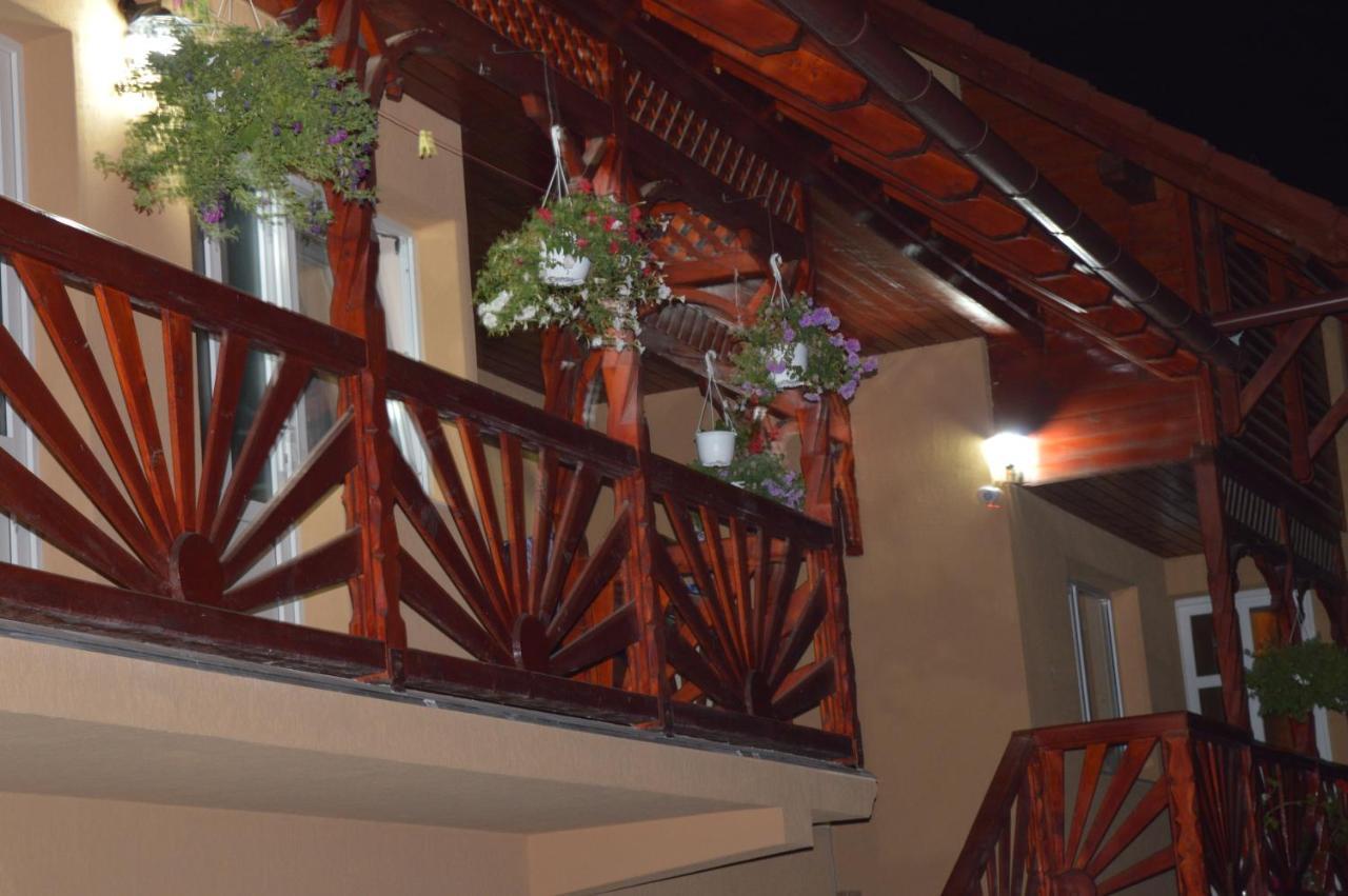 Pensiunea Fábián Vendégház Corund  Exterior foto